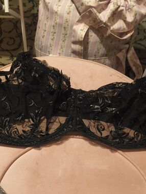 Sheer Black Lace Underwire Bra - Elegant Women's Intimates 42g New Without Tags
